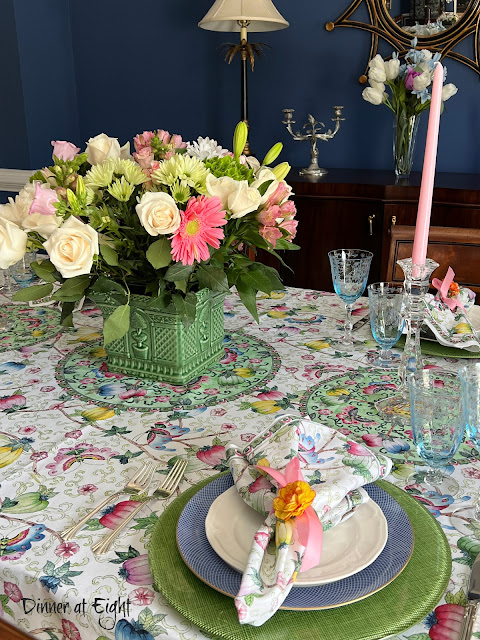 flower home decoration idea - summertime tablescape with pastel colors