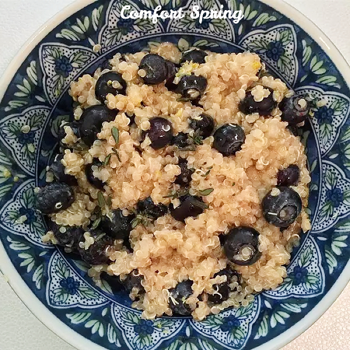 quinoa blueberry breakfast in bowl