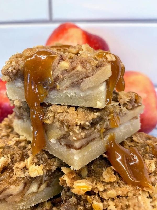 apple bar recipe with drizzle caramel on top