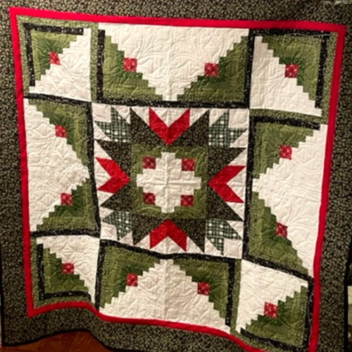 green, red and cream Christmas quilt featured at the home matters link party