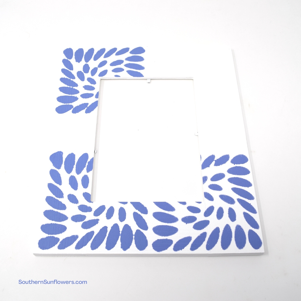 stenciling step illustrated for the 'diy photo frame using a craft stencil' project