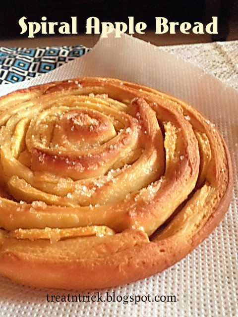 spiral apple bread that was featured at the Home Matters Link Party