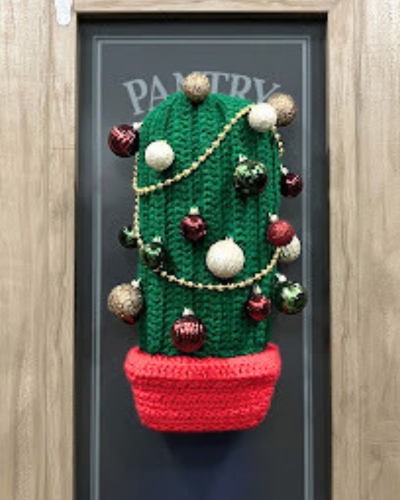 Christmas crochet cactus that was featured at the home matters link party #460